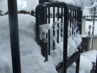 20170211雪のベランダ.jpg